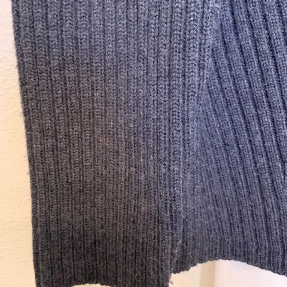 Banana Republic Mens Merino Wool Sweatehr,‎ Charcoal